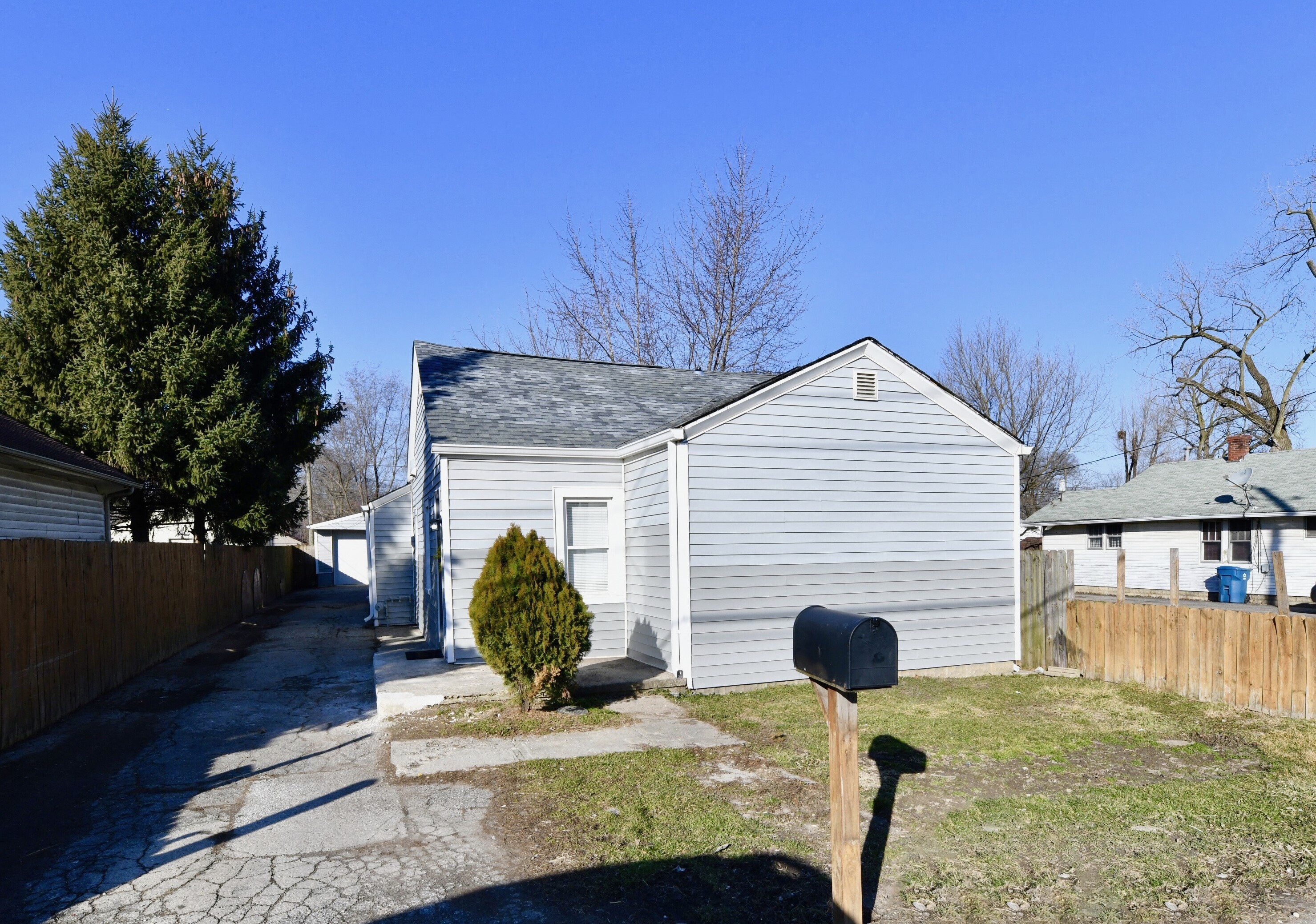 642 S Lynhurst Drive, Indianapolis, IN 46241
